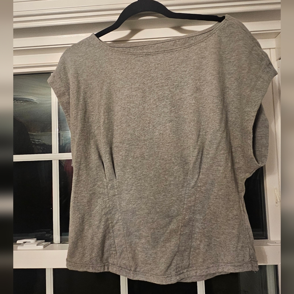 Size Large Pilceo tee